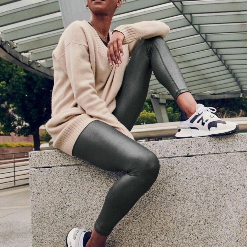 Athleta Wool Cashmere V-Neck Tunic Length Sweater in Dove Beige - XXS